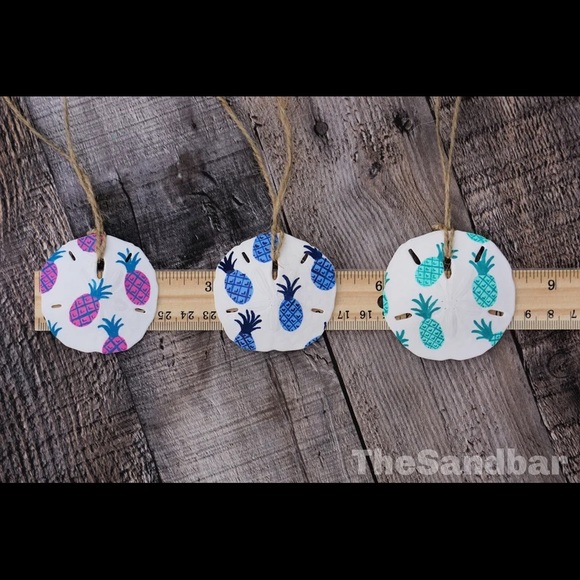 Pineapple ornament blue Handpainted Sand Dollar - Picture 2 of 3